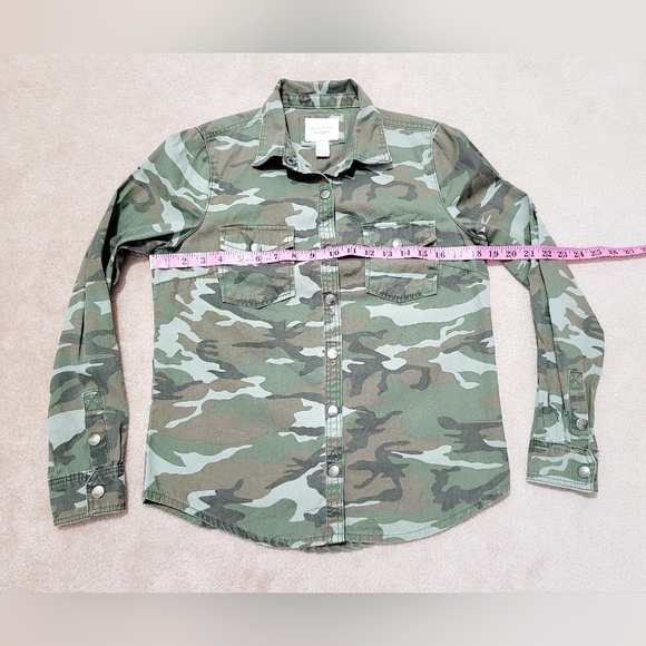 Forever 21 Camo Shirt Long Sleeve Front Snaps 100% Cotton Woman's Size Small - Picture 5 of 8
